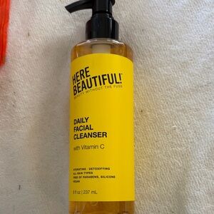 HERE BEAUTIFUL Daily Facial Cleanser - Yellow